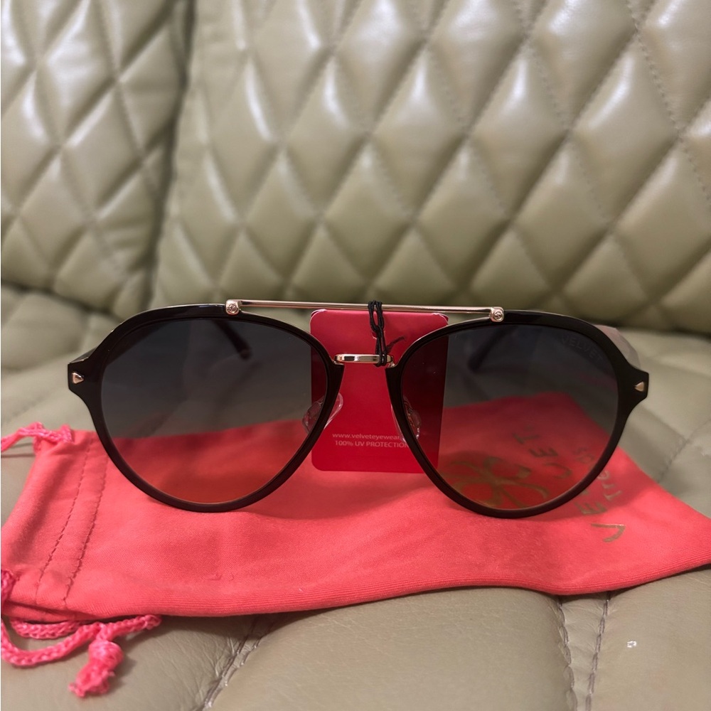 NWT - Velvet Trends - JESSE - 100% UV Protection Sun Glasses - comes with pouch.